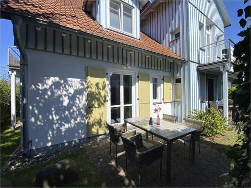 Terrasse und Garten - Ihr eigenes Ferienappartment auf dem Darß: Gepflegte 2-Zimmer Wohnung mit zwei Terrassen