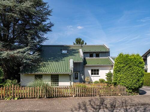 Außenansicht - Einfamilienhaus mit 199,00 m&sup2; in Arnsberg / Hüsten zum Kaufen