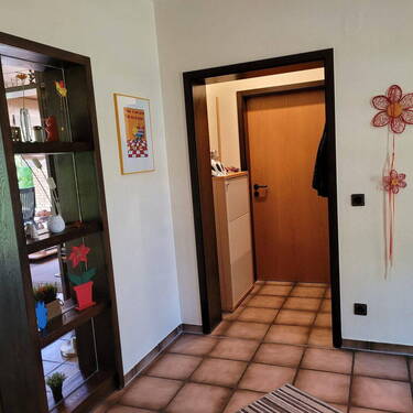 Garderobe - Tür zur Küche - 
