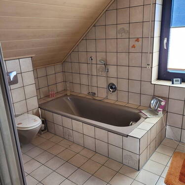 Bad mit Badewanne - 