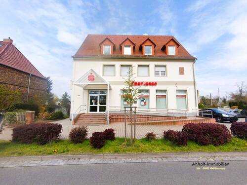 Hausansicht - Helle 2-Raum-Wohnung mit Balkon & Tageslicht-Duschbad