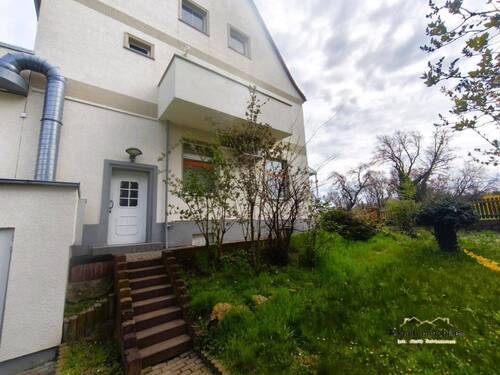 Hauseingang - Etagenwohnung mit 51,20 m&sup2; in Raguhn zur Miete