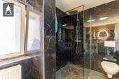 Bad mit Dusche - 