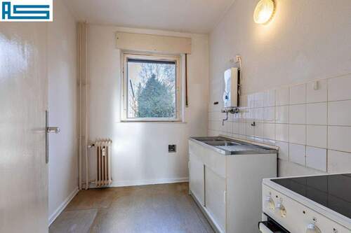 Küche mit Fenster zum Hof - 