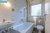 tagesbelichtetes Badezimmer - 
