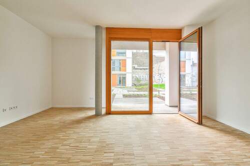 Zugang zur Ostterrasse und den Innenhof - 