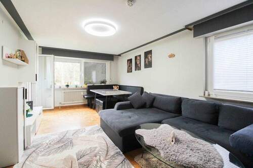 Wohnzimmer - Barrierefrei & gepflegt: 2-Zimmer-Wohnung mit Balkon & Stellplatz