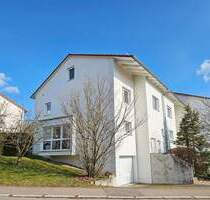 Moderne Doppelhaushälfte mit Garten und Terrasse - Böblingen