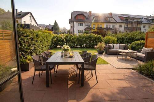 Terrasse-Garten- KI-generiert - 