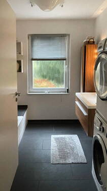 Badezimmer mit Badewanne - 