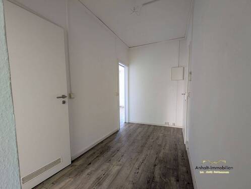 Flur - Etagenwohnung mit 56,70 m&sup2; in Dessau zur Miete