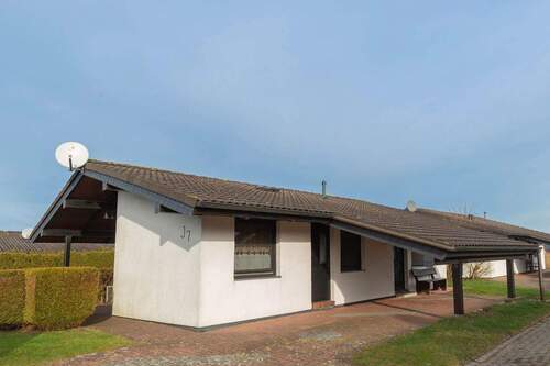 Hausansicht - Ihr Ruhepol am Meer - charmantes Ferienhaus mit sichtgeschütztem Garten & Carport!