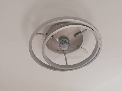  Lampe mit Windmaschine im Schlafzimmer - 