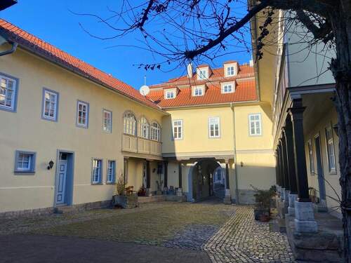 Hofansicht Bild 2 - 2-Raum, frisch saniert, Innenstadt Arnstadts und doch im Grünen