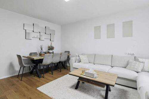 Wohnzimmer - 4 Zimmer Etagenwohnung zum Kaufen in Ingolstadt