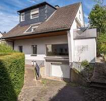 Zentral aber ruhig gelegen: Zweifamilienhaus mit gut geschnittenen Wohnungen in Arnsberg!