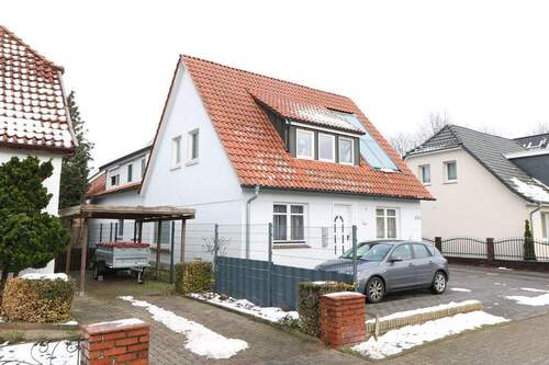 Bild - Modernisiertes, gepflegtes Mehrparteienhaus mit 4 Wohnungen und Pkw-Stellplätzen