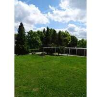 Saniert und möbliert - 3-Zimmer-Eigentumswohnung mit Balkon im Hochparterre in Hohenleuben zu verkaufen