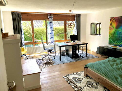 Großes Arbeits-Schlafzimmer - 
