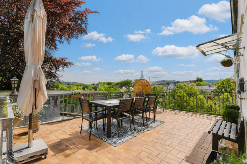 Terrasse mit Weitblick - Ca. 100m² modernisierte Doppelhaushälfte mit 3 Zimmern, Terrasse, Garage und kleinem Garten