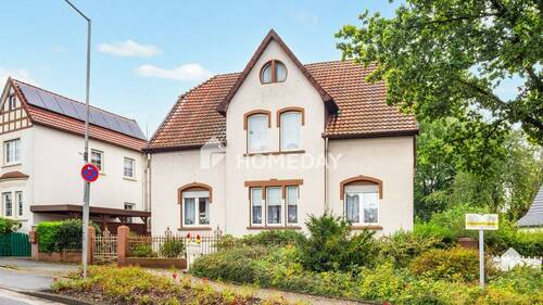 Außenansicht 2 - Zweifamilienhaus mit Gestaltungspotenzial, idyllischem Garten und Stellplätzen in begehrter Lage