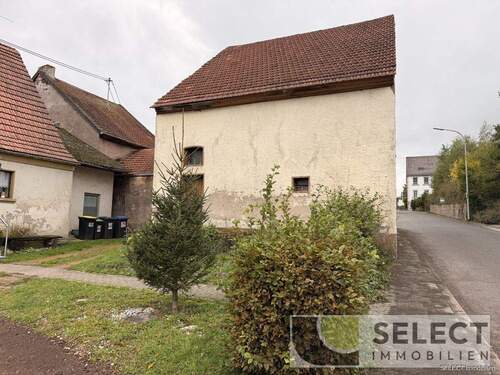 Seitenansicht links - 5 Zimmer Mehrfamilienhaus, Wohnhaus in Freisen