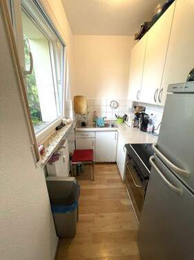 Küche mit großem Fenster - 