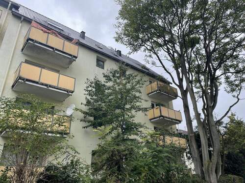 Fassade mit WDVS - Solide vermietete 1-Zimmer-Wohnung mit Balkon und Stellplatz in gefragter Lage von Wiesbaden