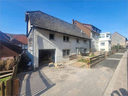 Außenansicht - Viel Platz, viele Zimmer & viel Ruhe. Großzügiges Einfamilienhaus samt Garage