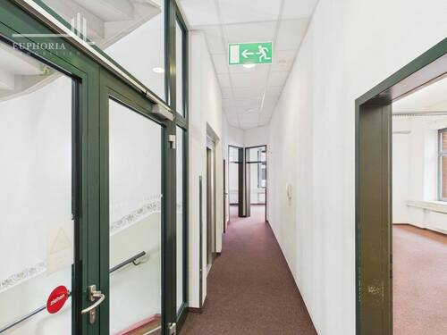 CAM03352G0-PR0052-STILL006 - 