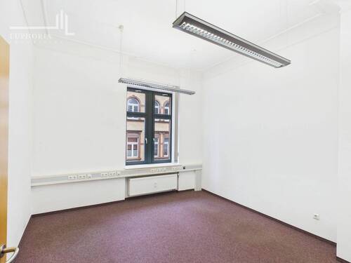 CAM03352G0-PR0052-STILL007 - 