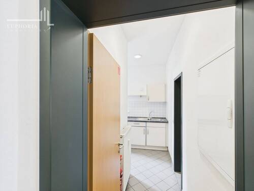 CAM03352G0-PR0052-STILL012 - 