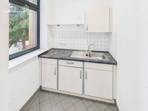 CAM03352G0-PR0052-STILL013 - 