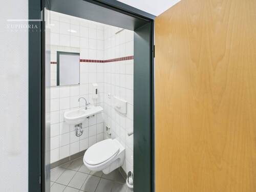 CAM03352G0-PR0052-STILL015 - 