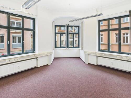 CAM03352G0-PR0052-STILL017 - 