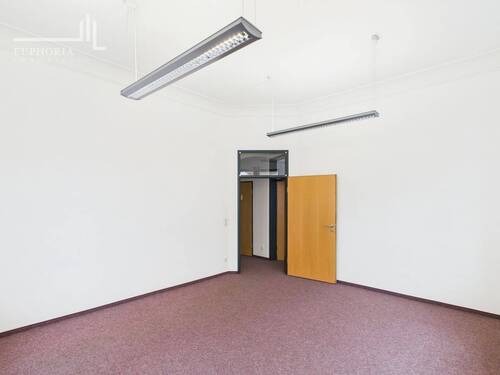 CAM03352G0-PR0052-STILL018 - 