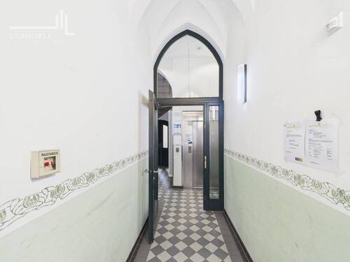 CAM03352G0-PR0052-STILL002 - 