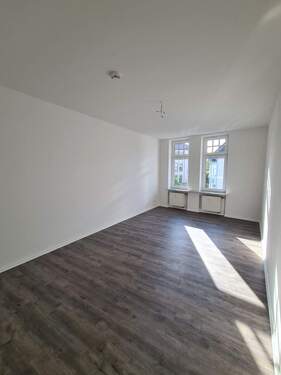 Wohnzimmer - 4 Zimmer Etagenwohnung zum Kaufen in Erfurt