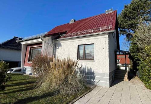 Ansicht von vorn rechts.jpg - 6 Zimmer Einfamilienhaus zum Kaufen in Bad Salzungen