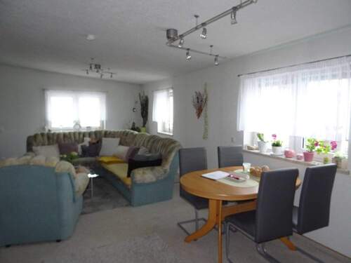 Wozi OG - 5 Zimmer Mehrfamilienhaus, Wohnhaus zum Kaufen in Zeulenroda-Triebes