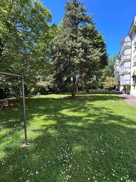 Gartenanlage - 4 Zimmer Etagenwohnung zum Kaufen in Freiburg im Breisgau