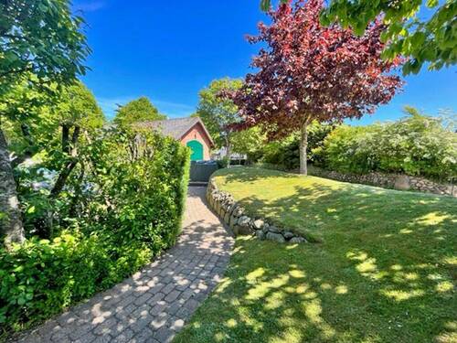 Schön gestaltete Gartenanlage - 2 Zimmer Etagenwohnung zum Kaufen in Keitum