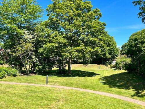 Großflächige gepflegte Gartenanlage - 