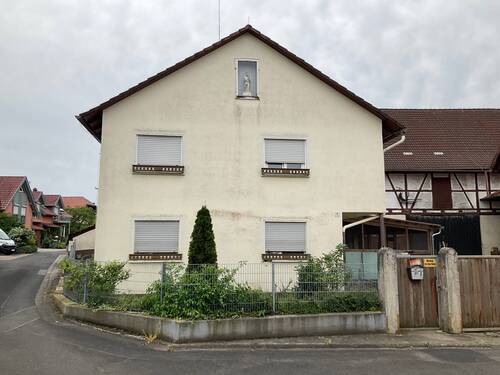 Frontansicht - Ehemaliges Landwirtschaftliches Anwesen mit Wohnhaus in Trappstadt