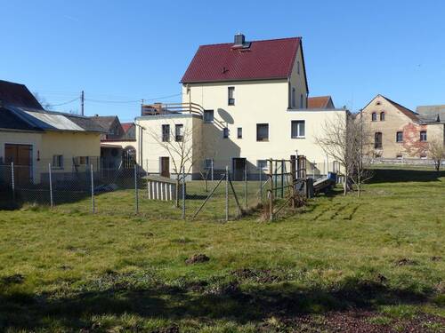 Hausansicht inkl. Garten - 