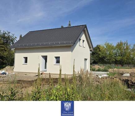 Hausansicht - Perfektes Einfamilienhaus mit moderner EBK und großer Wohlfühlterrasse!