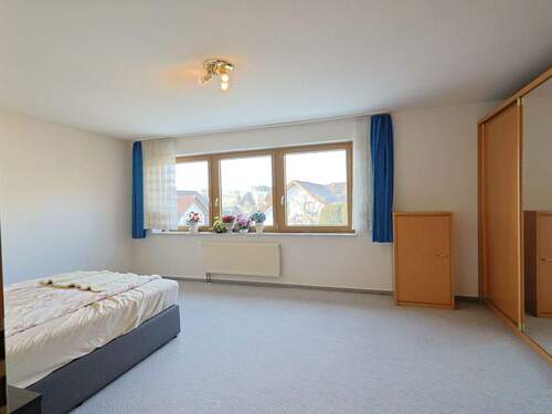 Großzügiger Wohnbereich mit Zugang zur Terrasse und dem Garten - Reihenmittelhaus mit 125,00 m&sup2; in Wildberg zum Kaufen