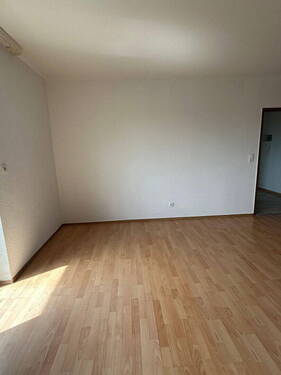 Wohnzimmer - 3 Zimmer Etagenwohnung in Schweinfurt