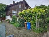 Hauseingang mit Stellplatz - 5 Zimmer Doppelhaushälfte in München