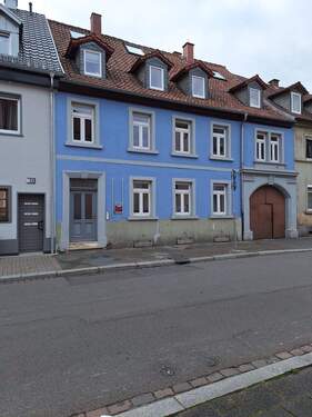 Front - Eigentumswohnung - 4 Zimmer mit Altbauflair